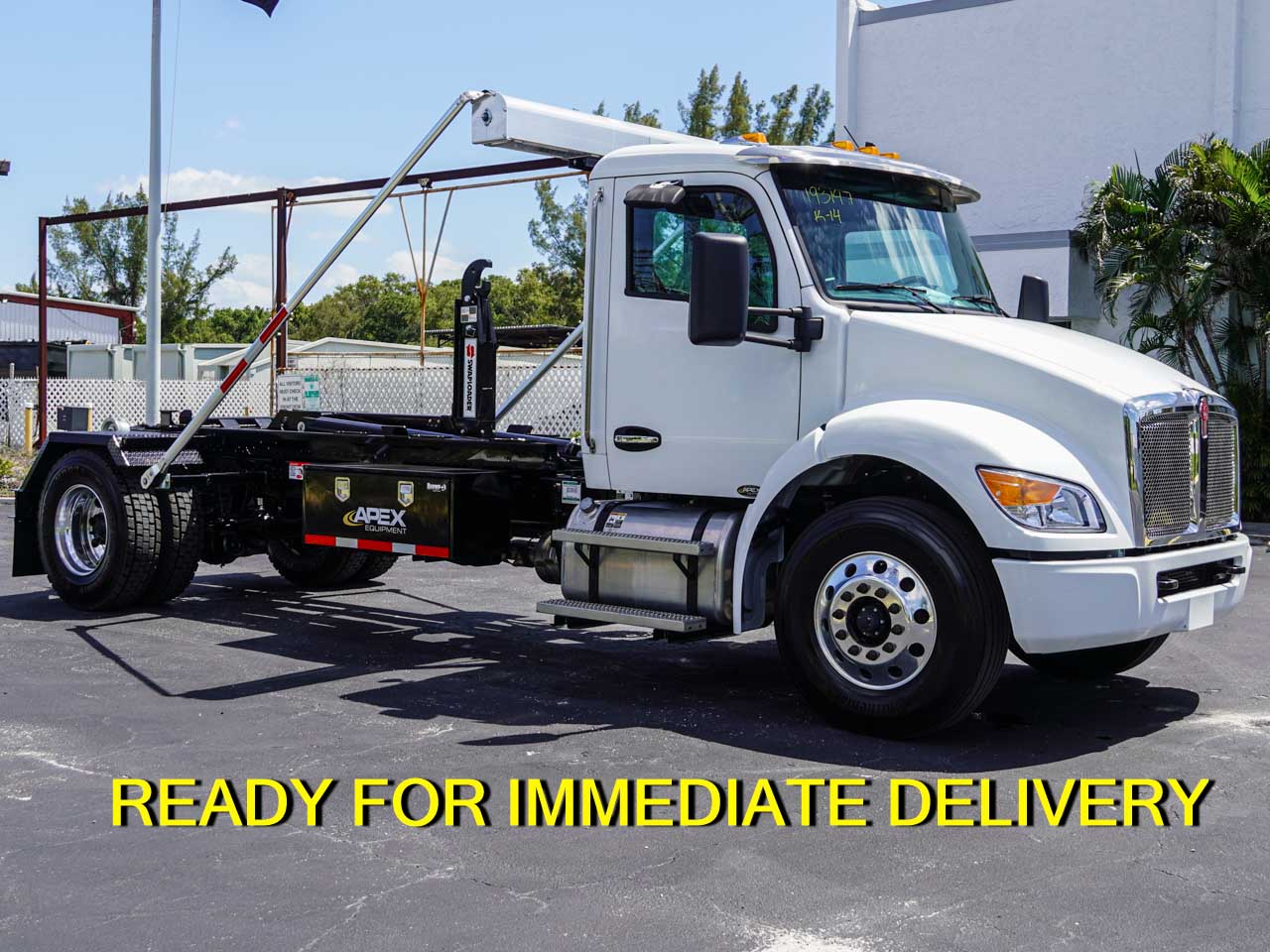 2026 KENWORTH T380 HOOKLIFT TRUCK FOR SALE - image 1 of 6