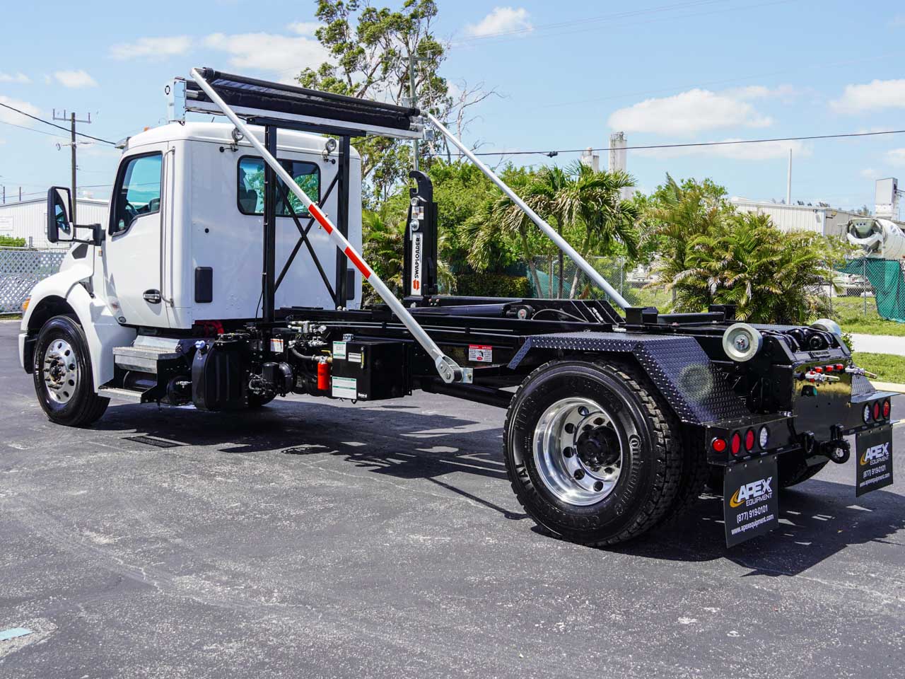 2026 KENWORTH T380 HOOKLIFT TRUCK FOR SALE - image 4 of 6