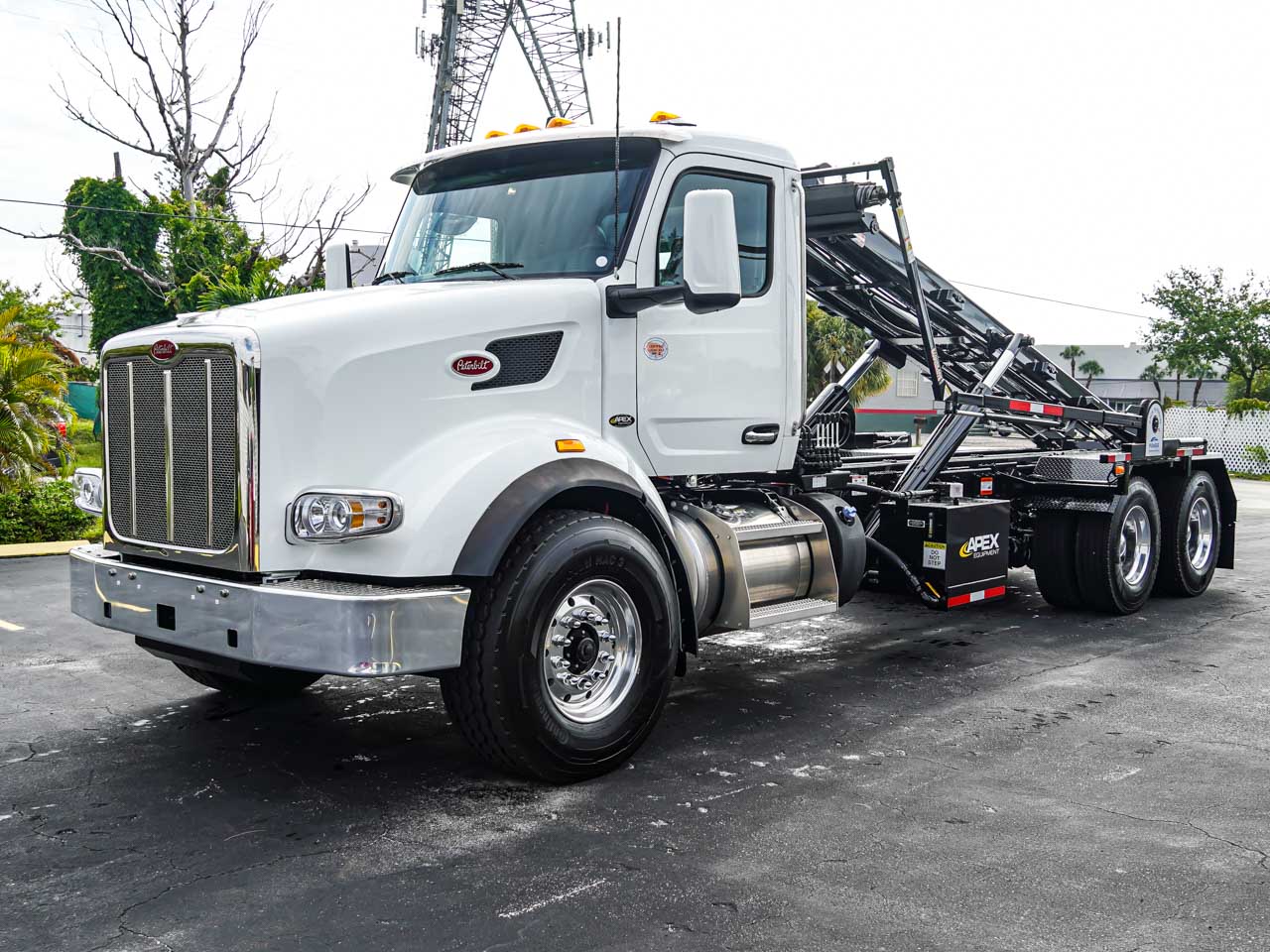2027 Peterbilt 567 ROLL OFF TRUCK FOR SALE - image 2 of 6