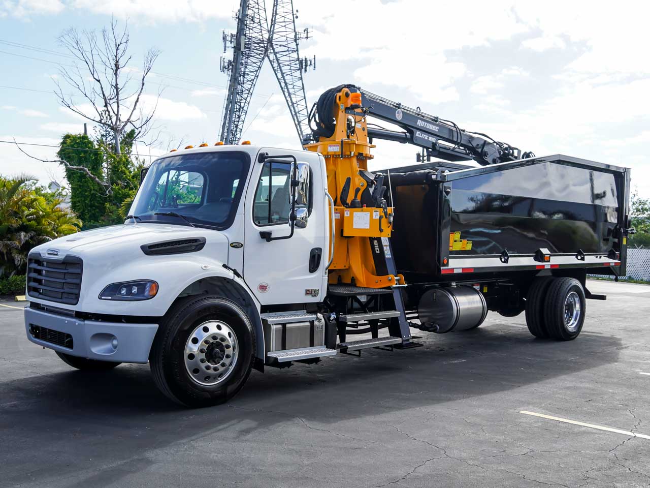 2027 FREIGHTLINER M2 ROTOBEC GRAPPLE TRUCK - image 2 of 6