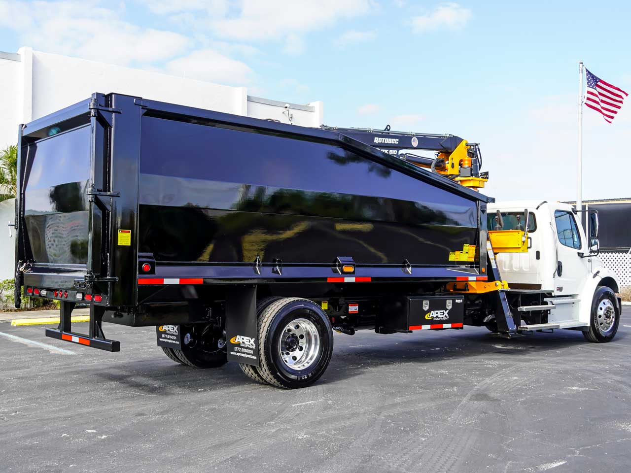 2027 FREIGHTLINER M2 ROTOBEC GRAPPLE TRUCK - image 3 of 6