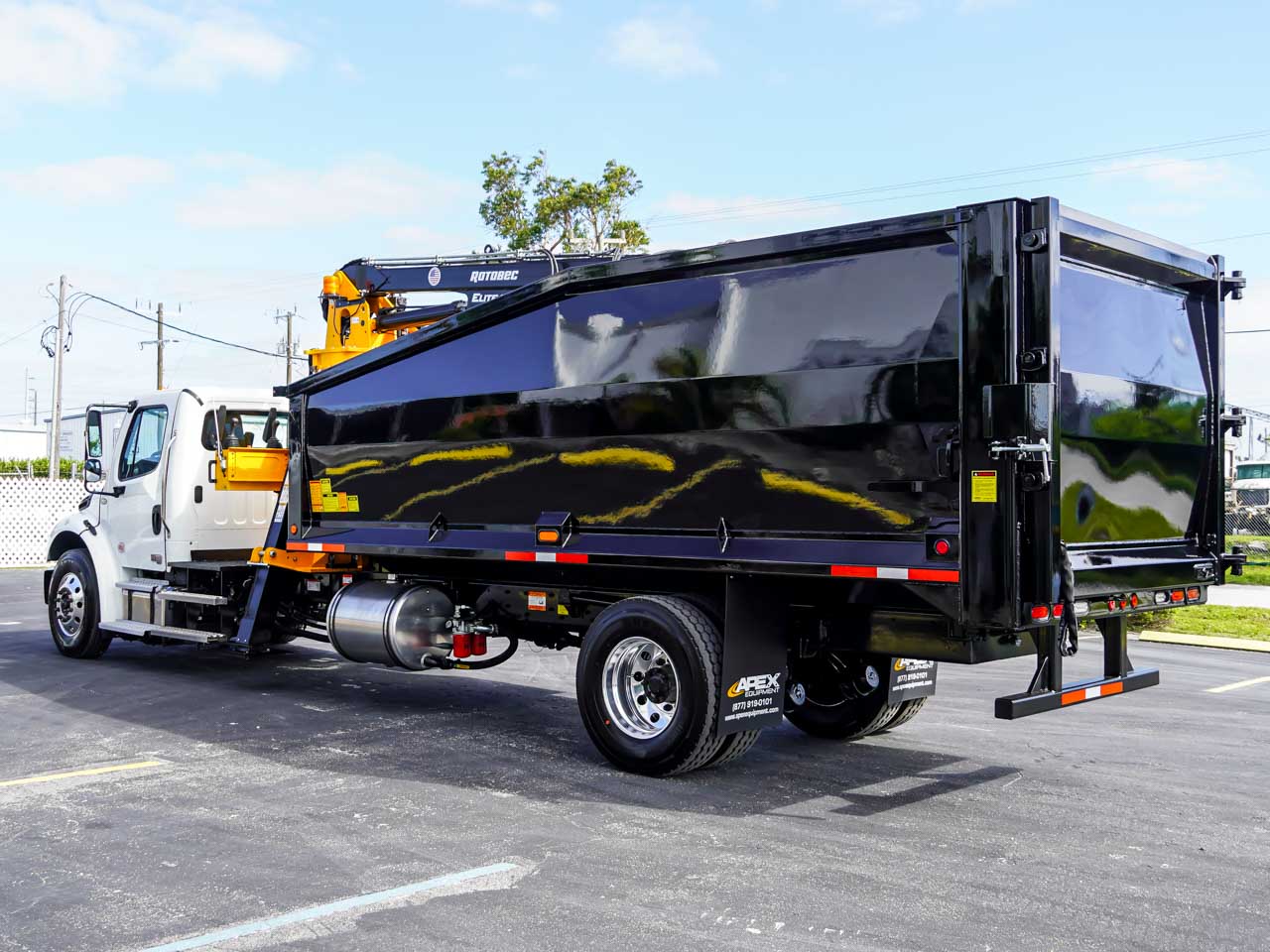 2027 FREIGHTLINER M2 ROTOBEC GRAPPLE TRUCK - image 4 of 6