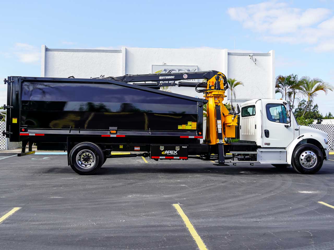 2027 FREIGHTLINER M2 ROTOBEC GRAPPLE TRUCK - image 5 of 6