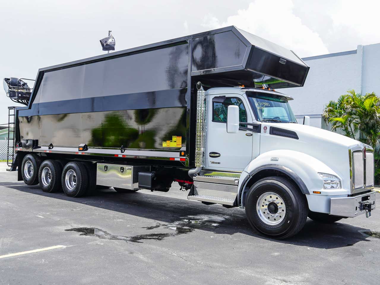 2027 KENWORTH T880 PALFINGER GRAPPLE TRUCK - image 1 of 6
