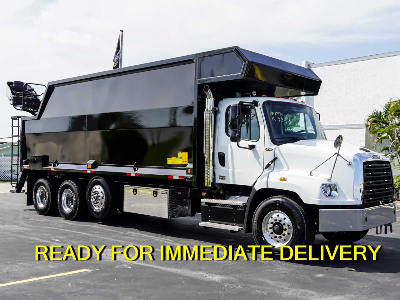 2026 Freightliner 114SD — photo 2