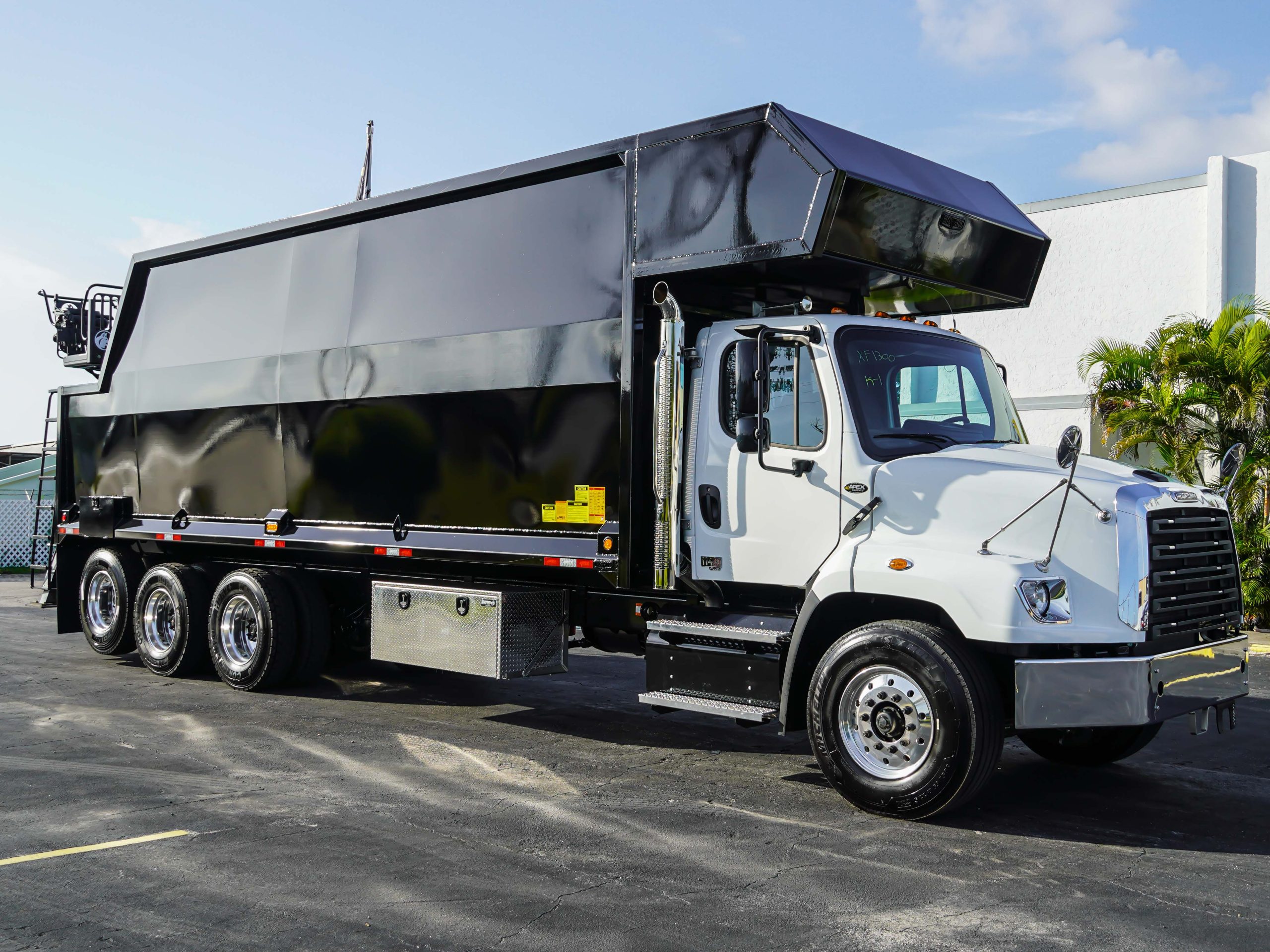 2027 FREIGHTLINER 114SD GRAPPLE TRUCK 2027 FREIGHTLINER 114SD GRAPPLE TRUCK - image 1 of 6