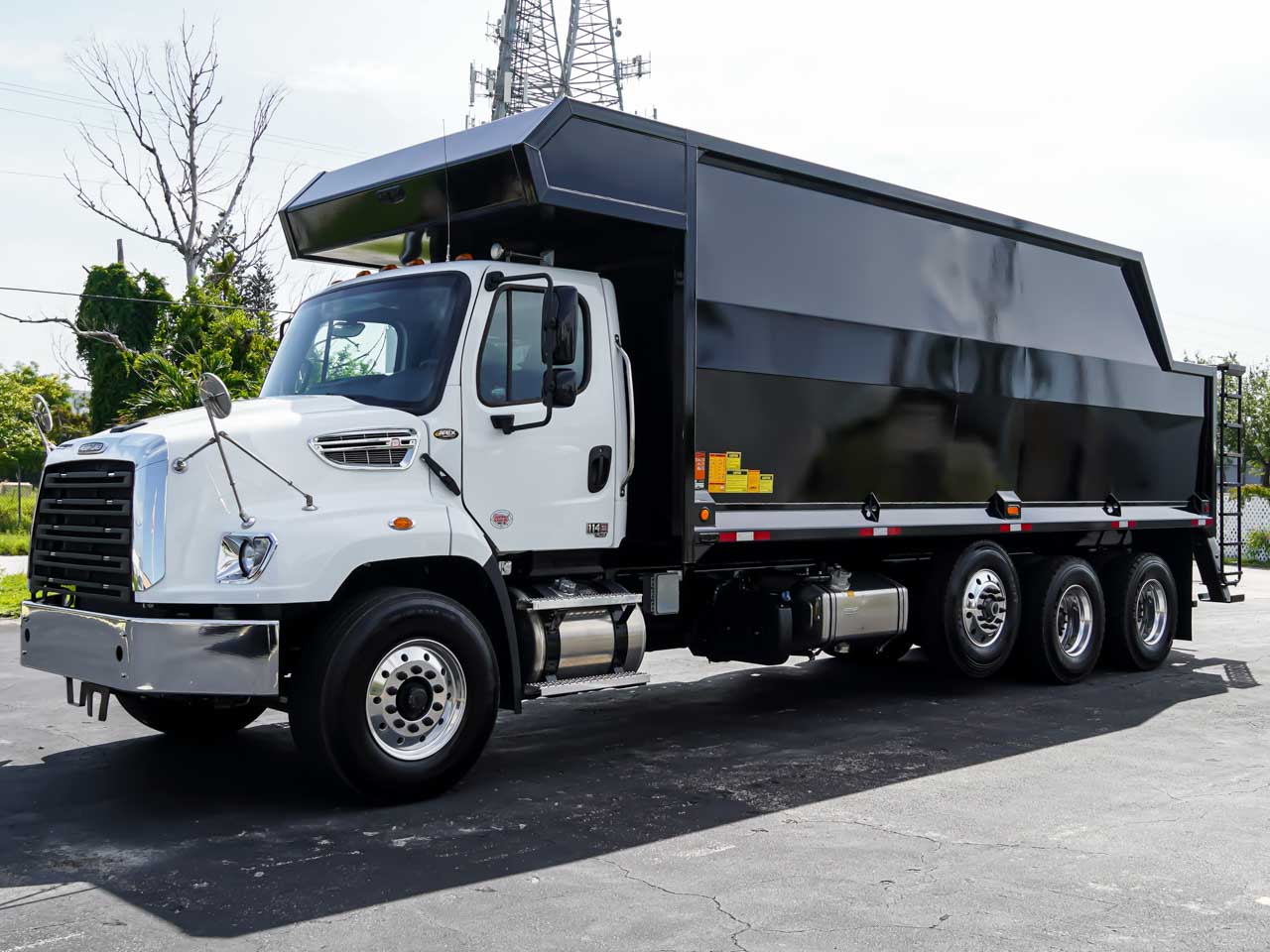 2026 Freightliner 114SD — photo 3