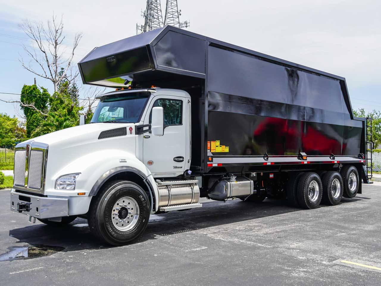 2027 KENWORTH T880 PALFINGER GRAPPLE TRUCK 2027 KENWORTH T880 PALFINGER GRAPPLE TRUCK - image 2 of 6