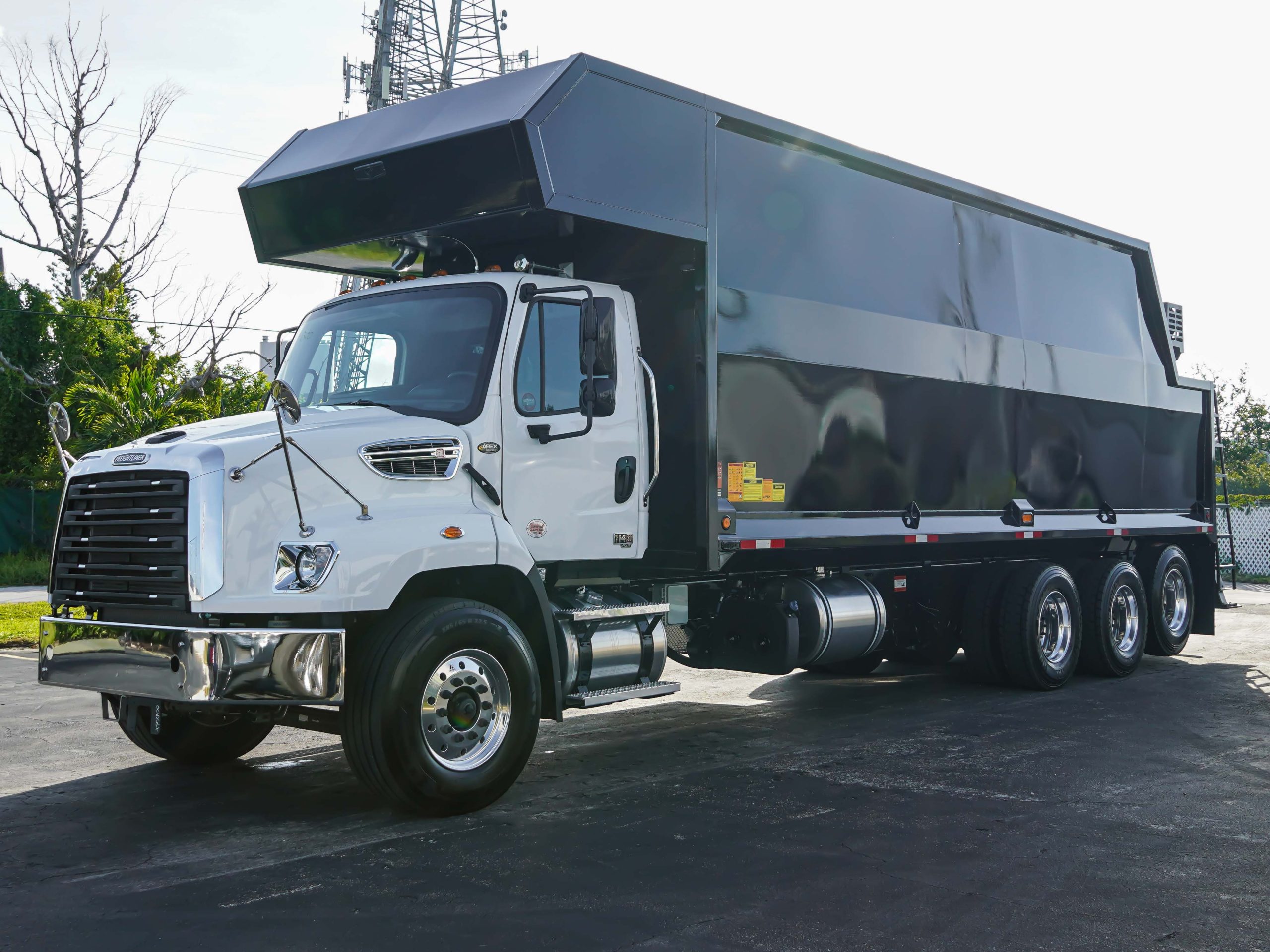 2027 FREIGHTLINER 114SD GRAPPLE TRUCK 2027 FREIGHTLINER 114SD GRAPPLE TRUCK - image 2 of 6
