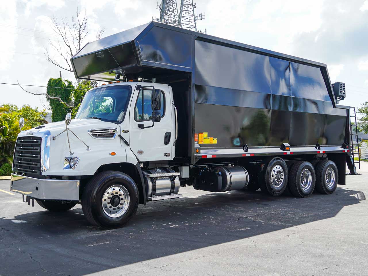 2027 FREIGHTLINER 114SD GRAPPLE TRUCK 2027 FREIGHTLINER 114SD GRAPPLE TRUCK - image 2 of 6