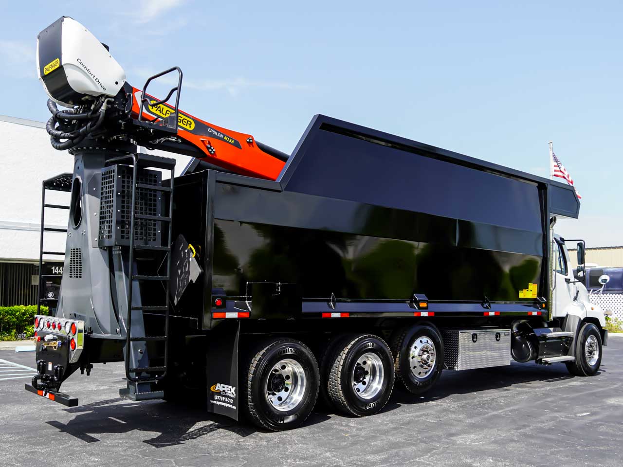 2026 Freightliner 114SD — photo 4