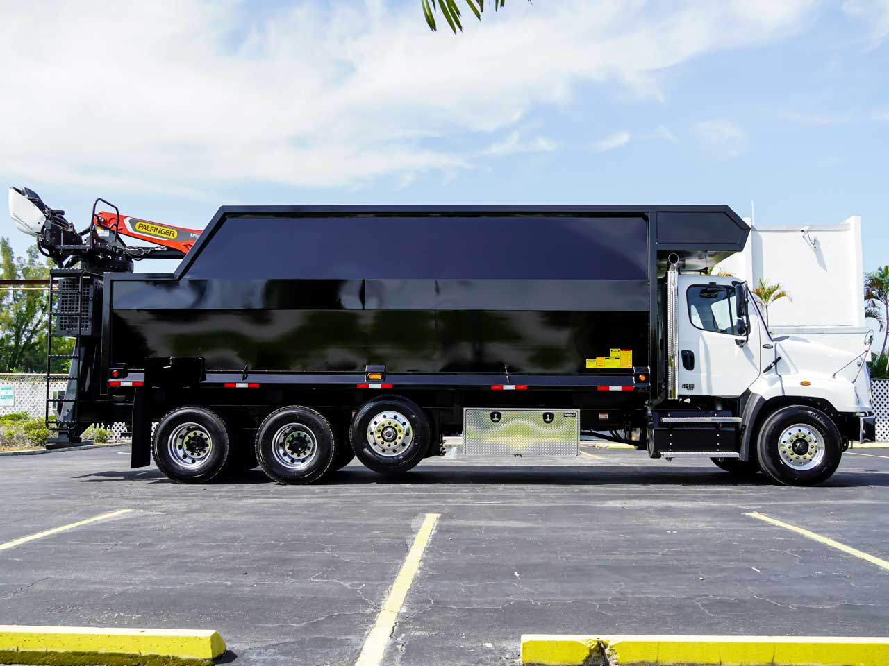 2026 Freightliner 114SD — photo 6