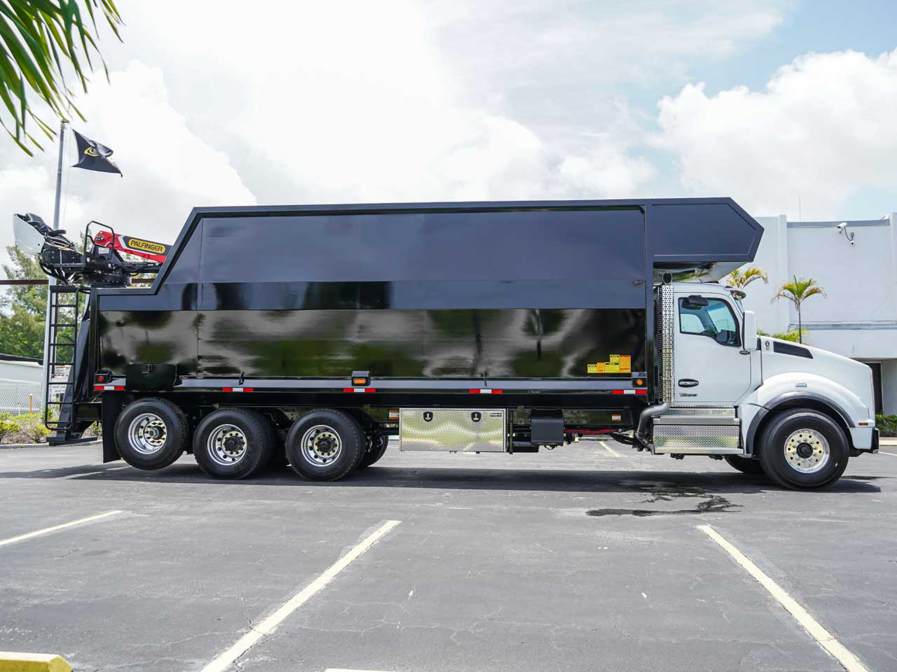 2027 KENWORTH T880 PALFINGER GRAPPLE TRUCK 2027 KENWORTH T880 PALFINGER GRAPPLE TRUCK - image 5 of 6