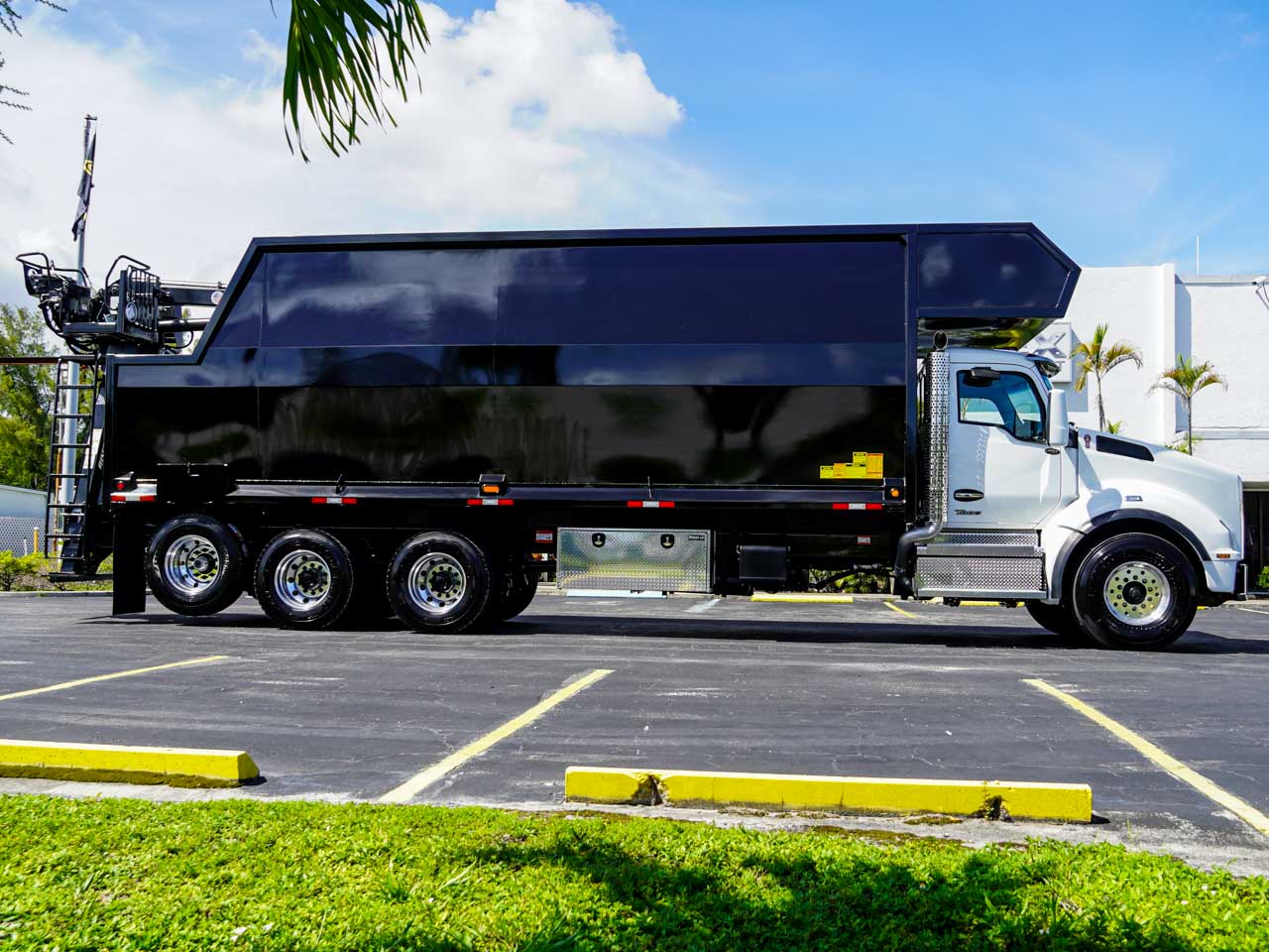 2027 KENWORTH T880 ROTOBEC GRAPPLE TRUCK - image 6 of 6