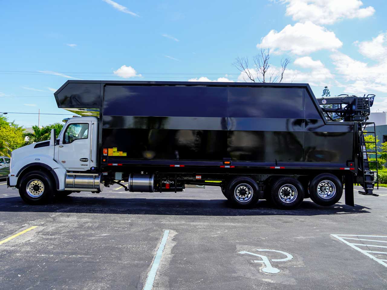 2027 KENWORTH T880 ROTOBEC GRAPPLE TRUCK 2027 KENWORTH T880 ROTOBEC GRAPPLE TRUCK - image 6 of 6