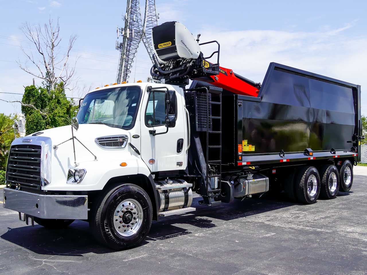 2026 Freightliner 114SD — photo 2