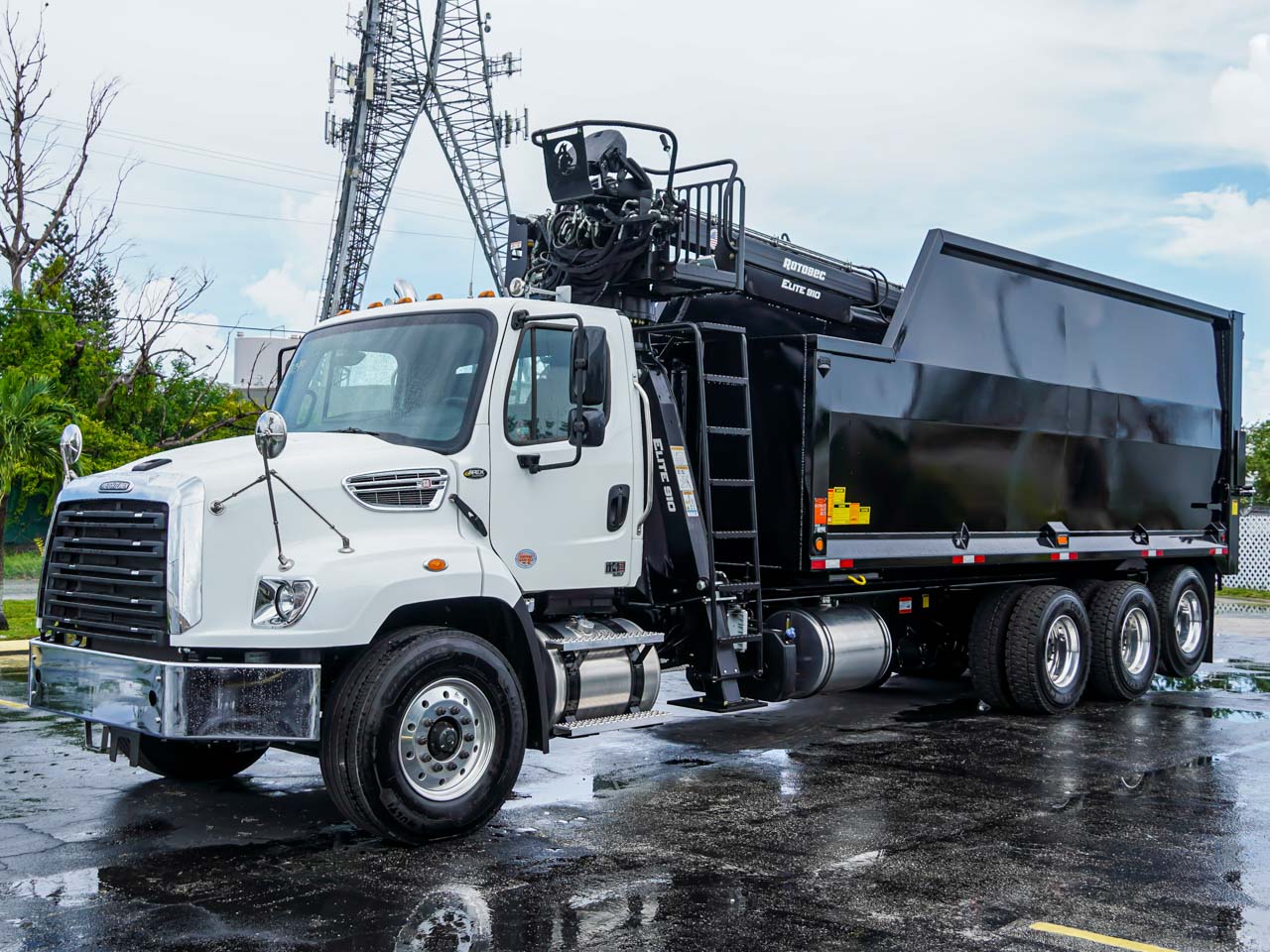 2027 FREIGHTLINER 114SD GRAPPLE TRUCK - image 2 of 6
