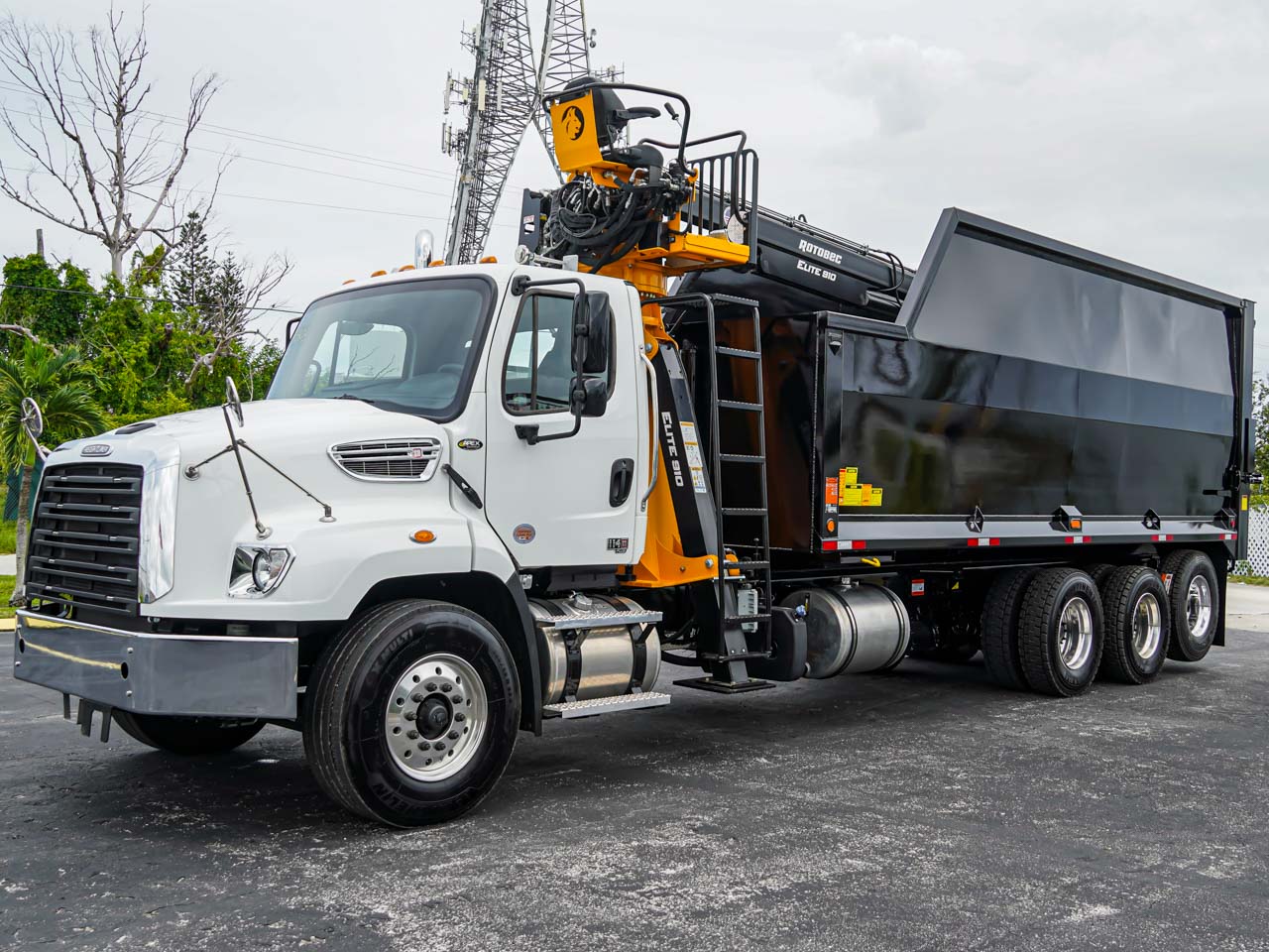 2026 Freightliner 114SD — photo 2