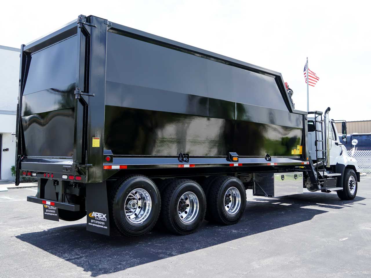 2026 Freightliner 114SD — photo 3