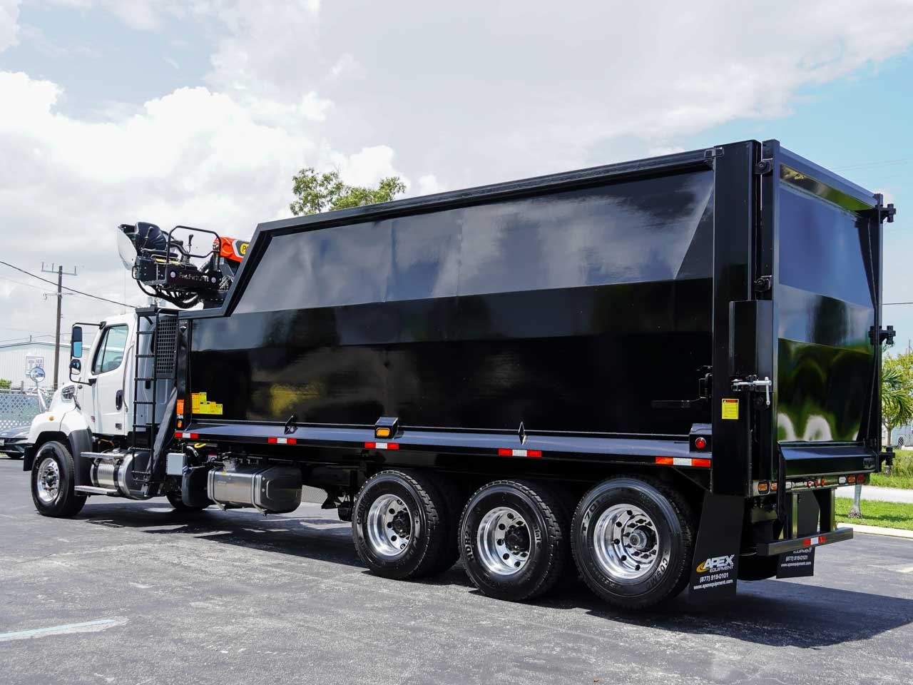 2026 Freightliner 114SD — photo 4