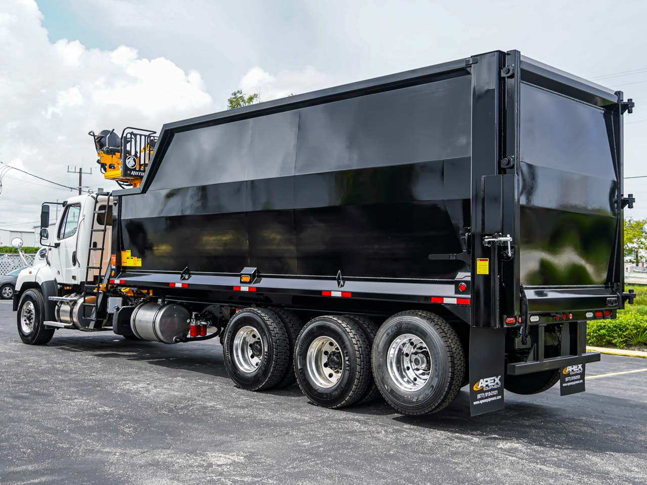 2026 Freightliner 114SD — photo 4