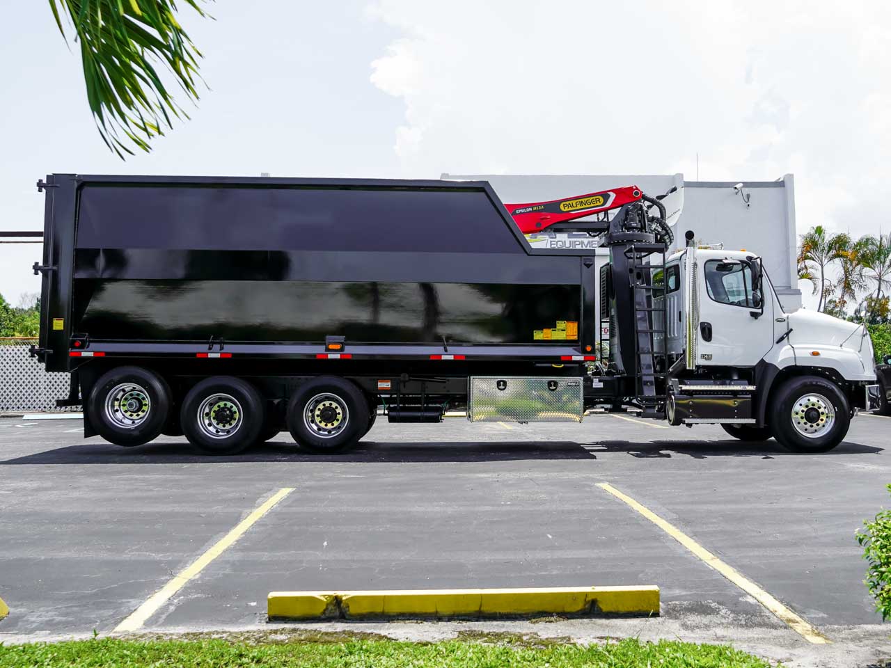 2026 Freightliner 114SD — photo 5