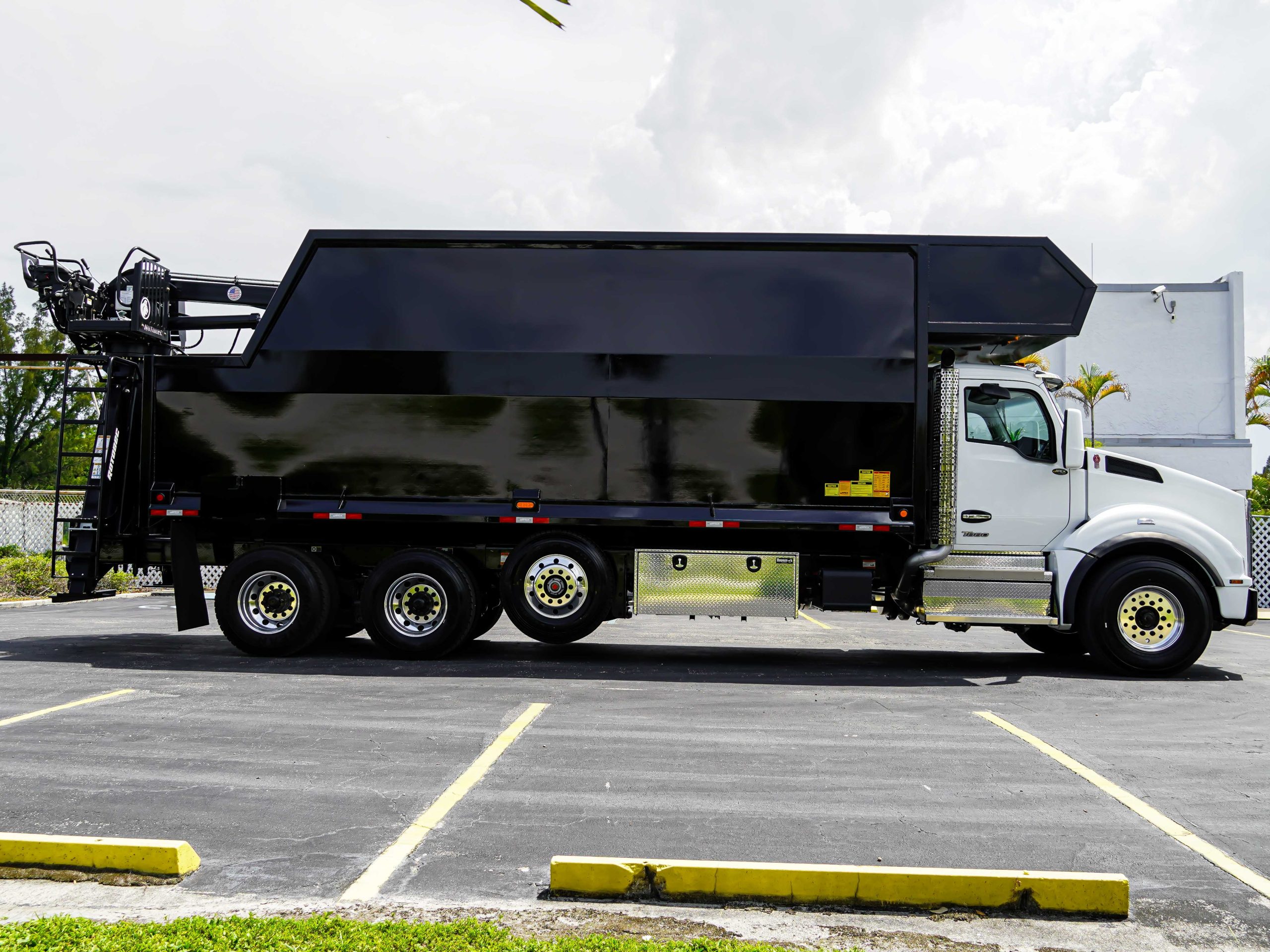 2027 KENWORTH T880 ROTOBEC GRAPPLE TRUCK - image 5 of 6