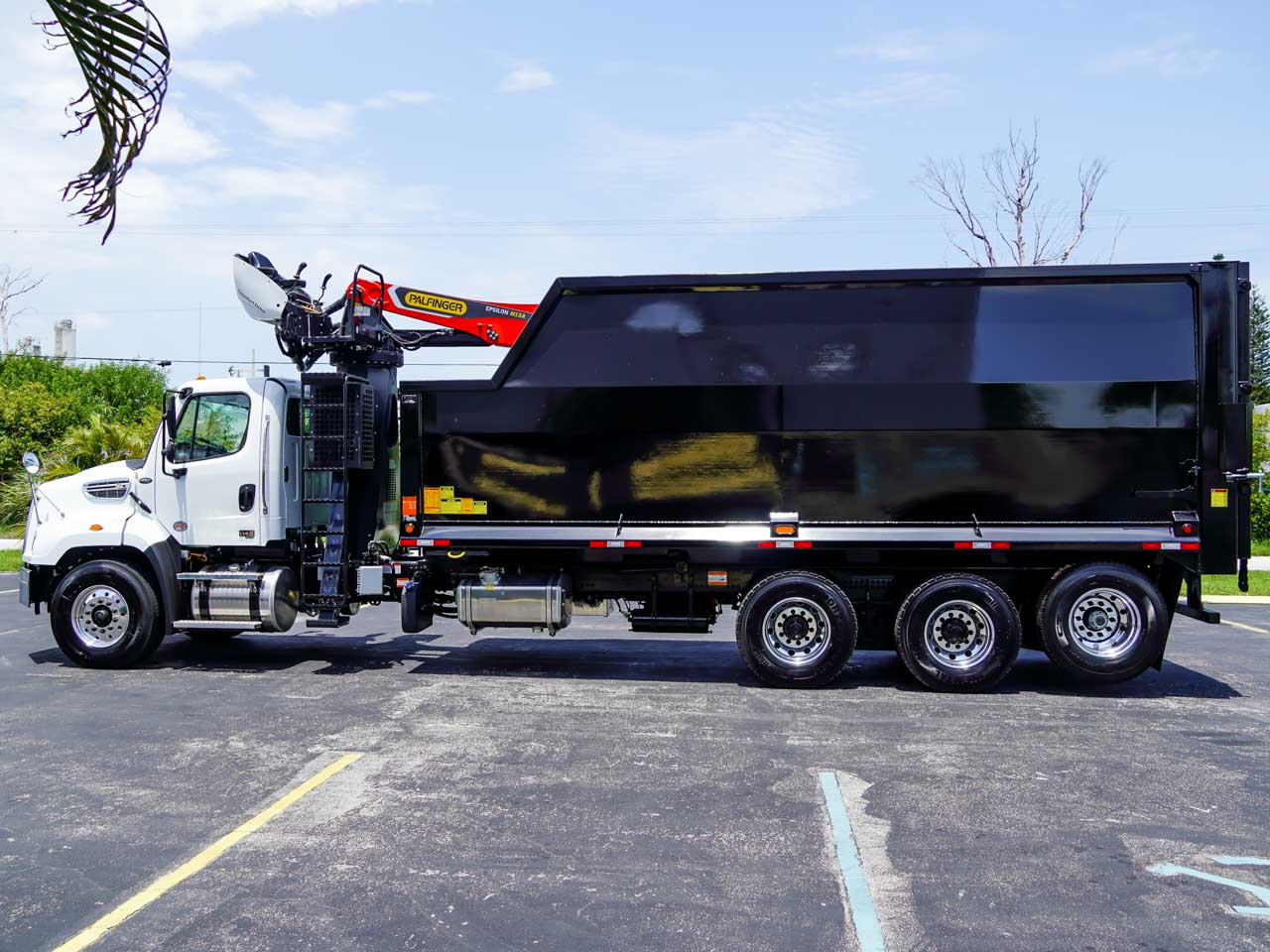 2026 Freightliner 114SD — photo 6