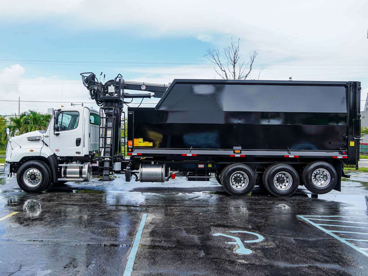 2027 FREIGHTLINER 114SD GRAPPLE TRUCK - image 6 of 6