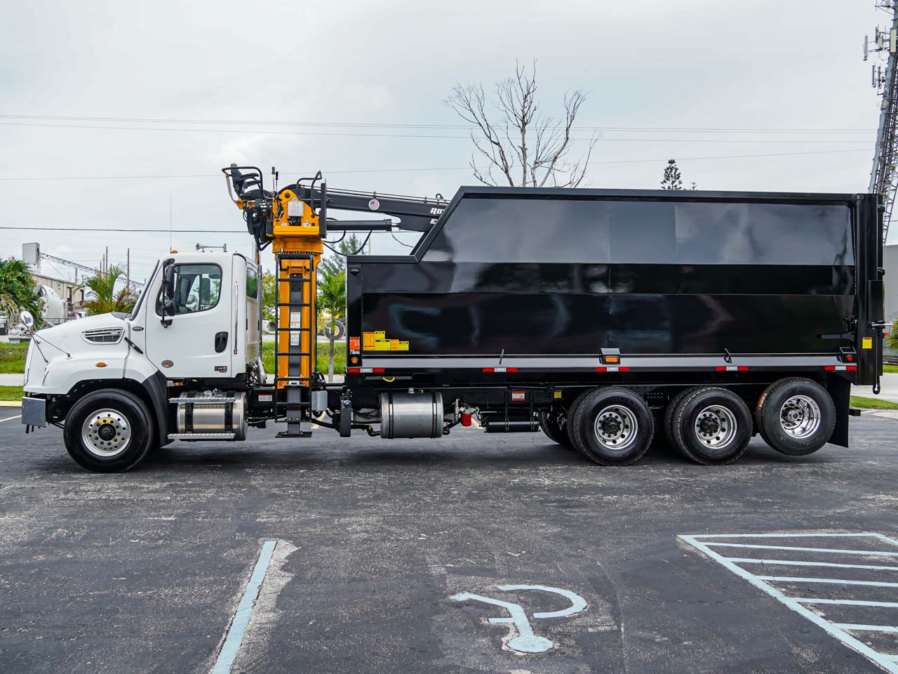 2026 Freightliner 114SD — photo 6