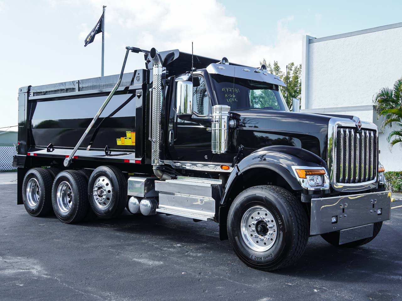 2026 INTERNATIONAL HX520 DUMP TRUCK FOR SALE 2026 INTERNATIONAL HX520 DUMP TRUCK FOR SALE - image 1 of 4