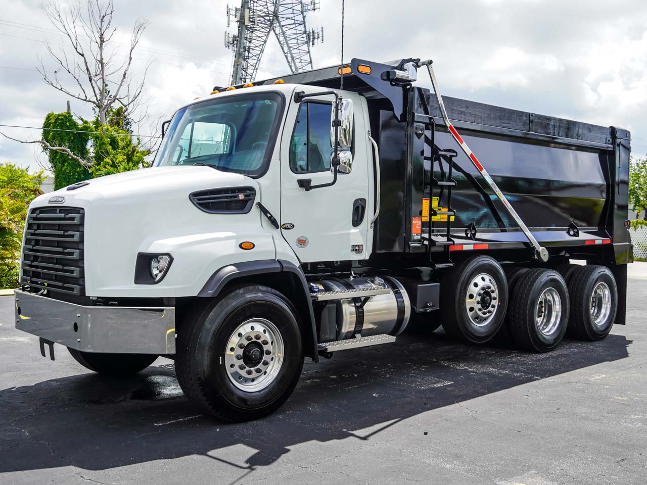 2026 FREIGHTLINER 114SD DUMP TRUCK FOR SALE 2026 FREIGHTLINER 114SD DUMP TRUCK FOR SALE - image 2 of 6