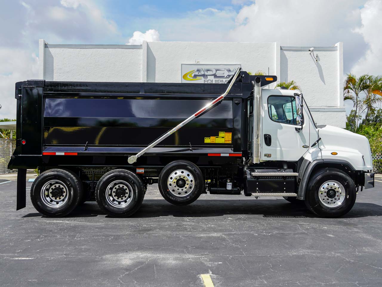 2026 FREIGHTLINER 114SD DUMP TRUCK FOR SALE 2026 FREIGHTLINER 114SD DUMP TRUCK FOR SALE - image 4 of 6